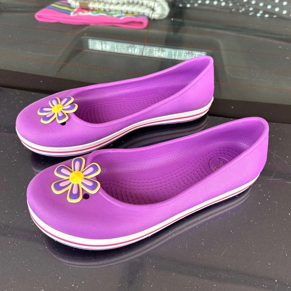 Crocs Little Girls CrocBand Ballet Flats‎ With Flower Charm Size J3 Purple Shoes